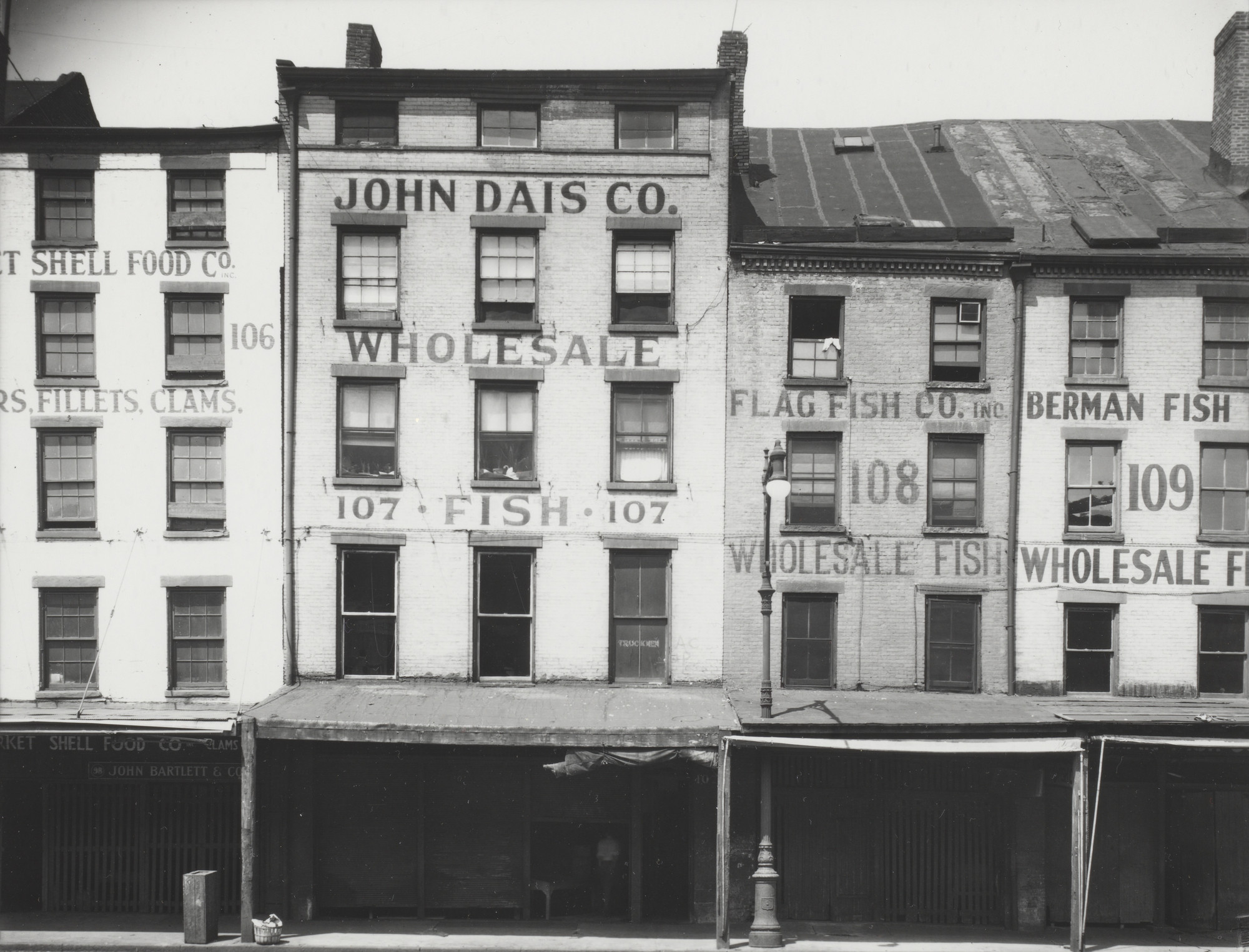Walker Evans. Fulton Market Area, New York