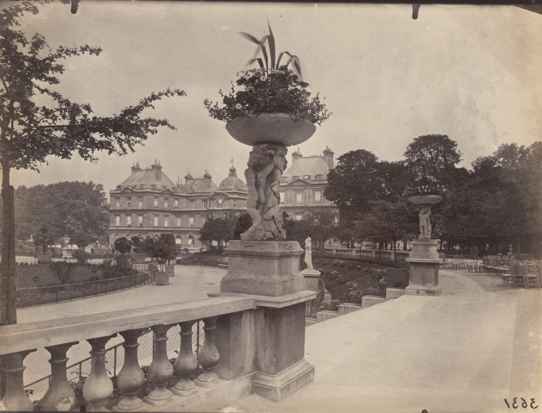 Eugène Atget. Luxembourg. 1899
