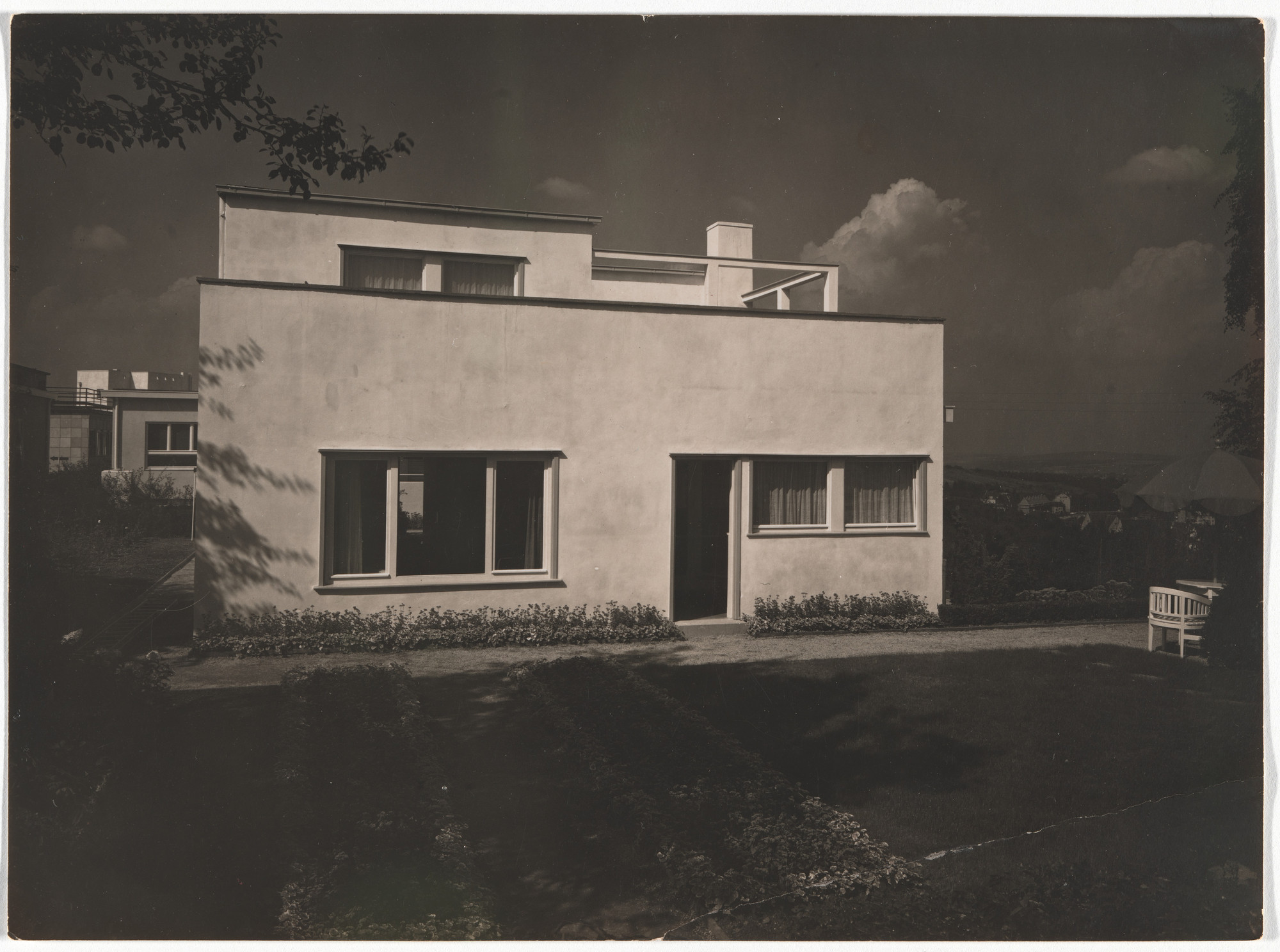 Unidentified photographer, Hans Poelzig. Single Family House, Weissenhofsiedlung, Stuttgart, Germany