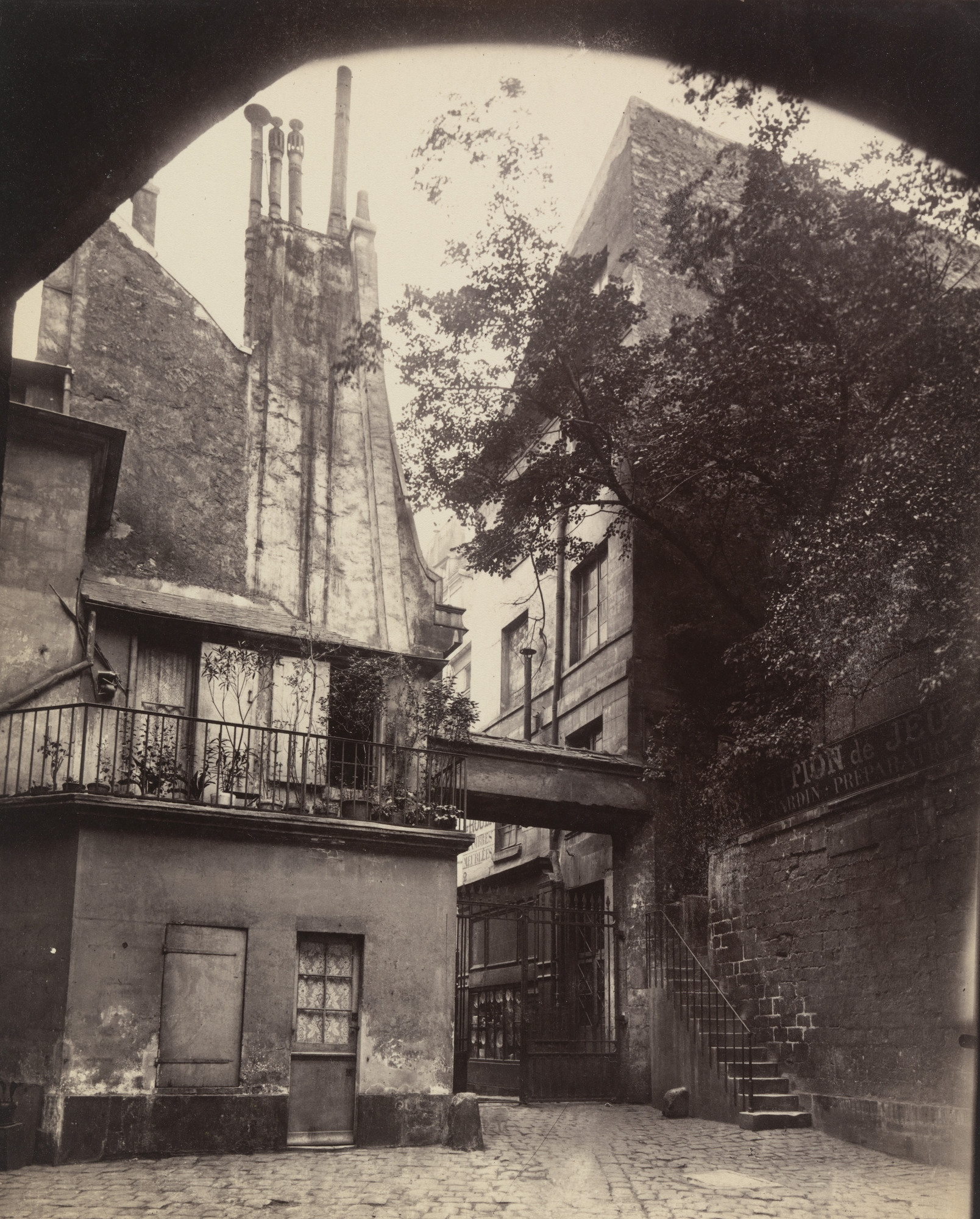 Eugène Atget. Cour de Rouen
