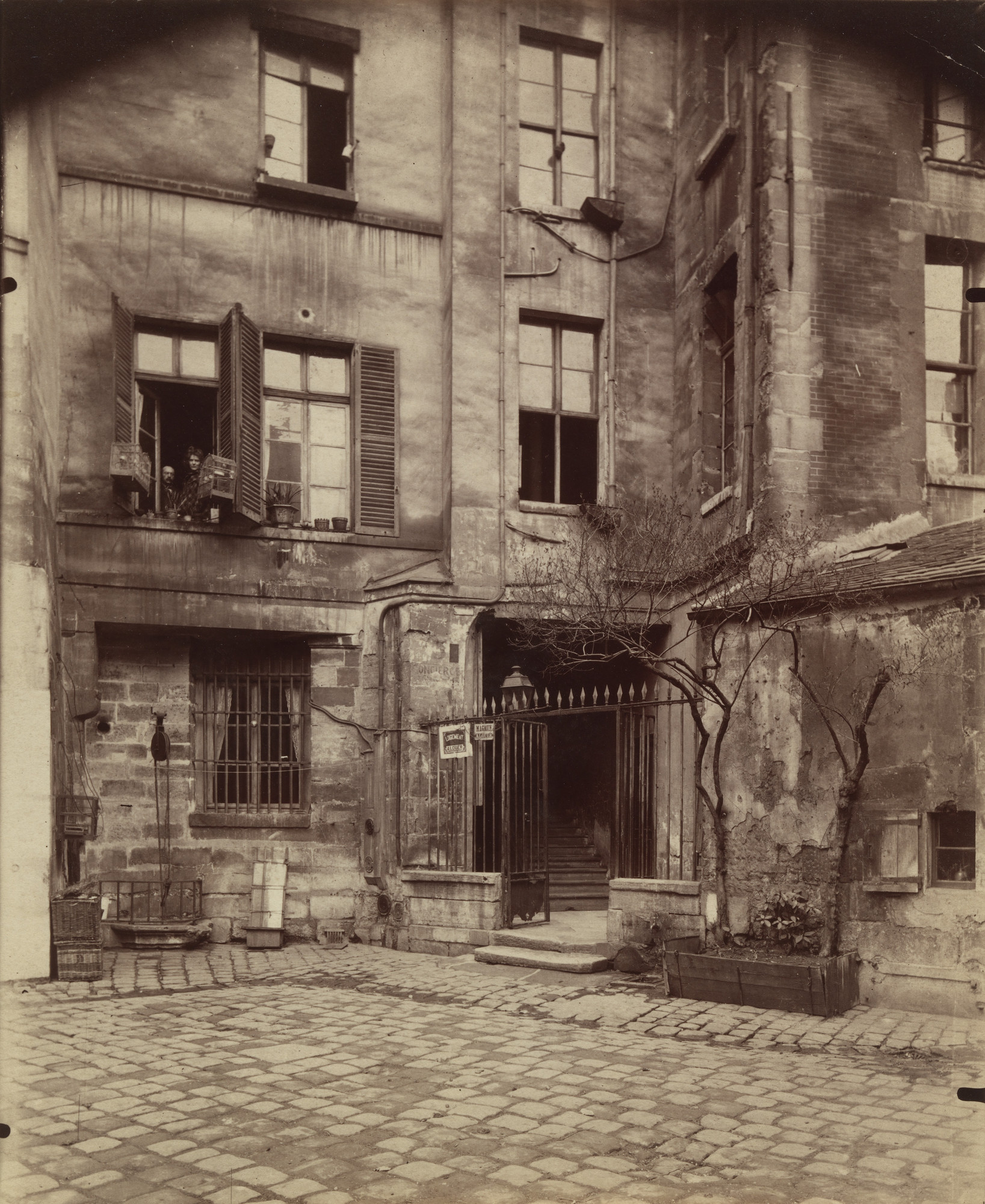 Eugène Atget. Cour de Rouen
