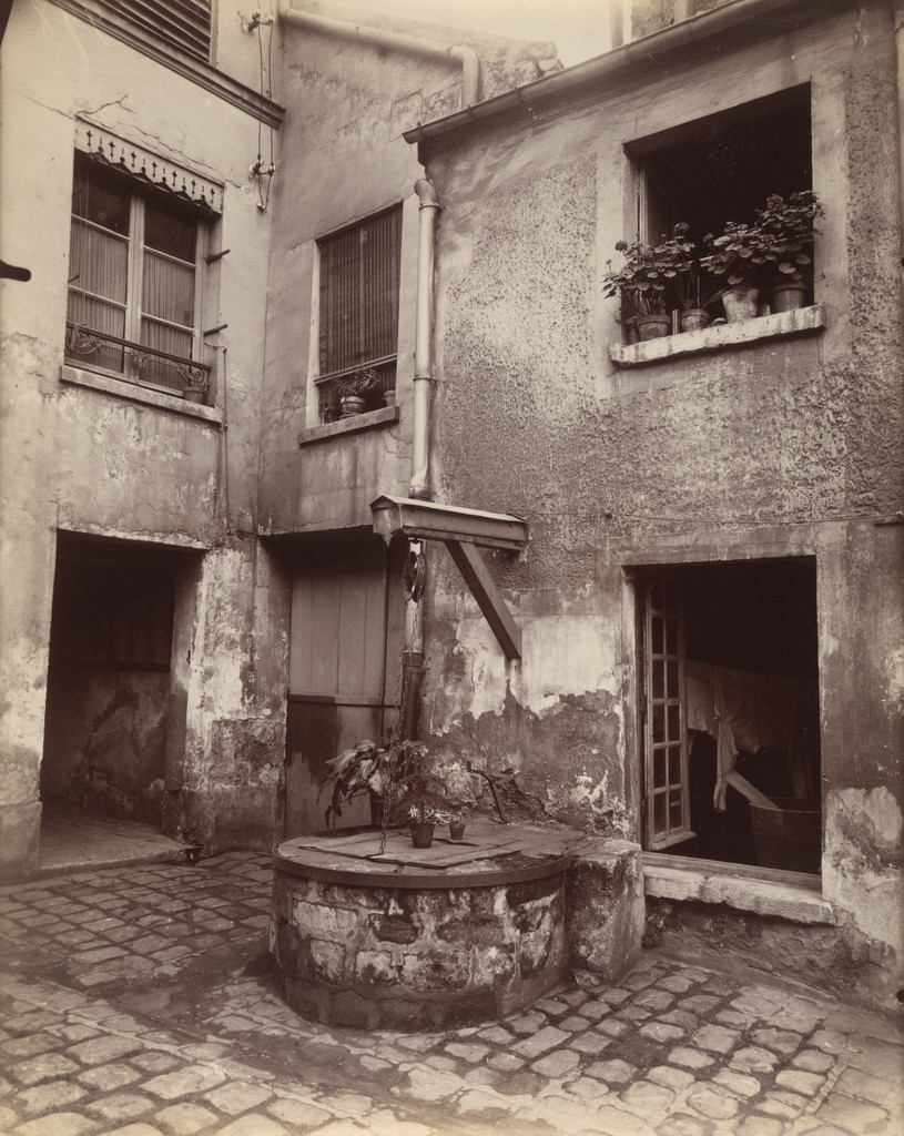 Châtillon, cour, rue de la Gare