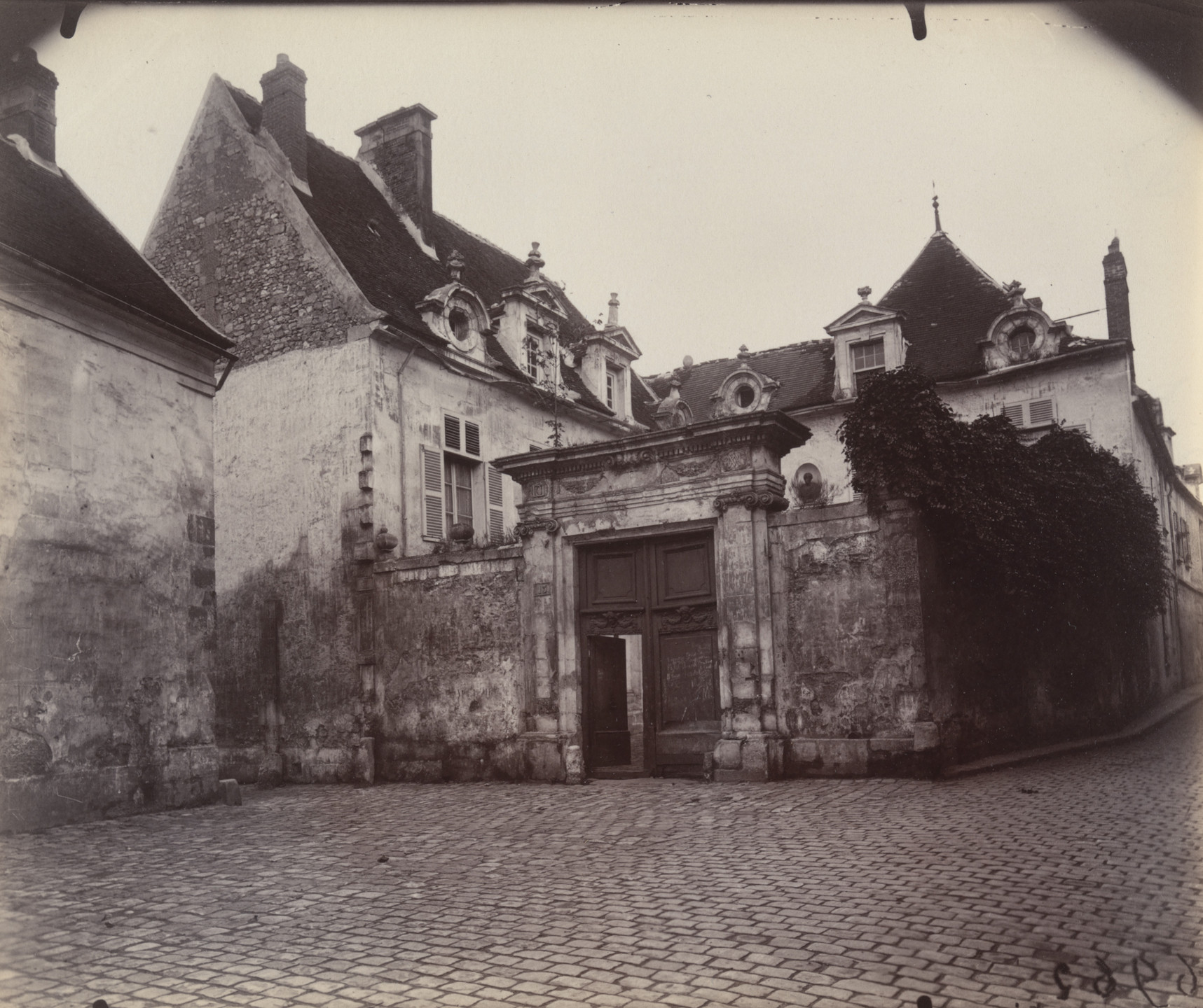 Eugène Atget. Crépy-en-Valois. 1921