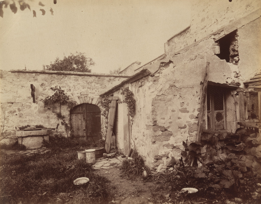 Villejuif. Un coin - ruine de l'ancien château du comte de St. Roman