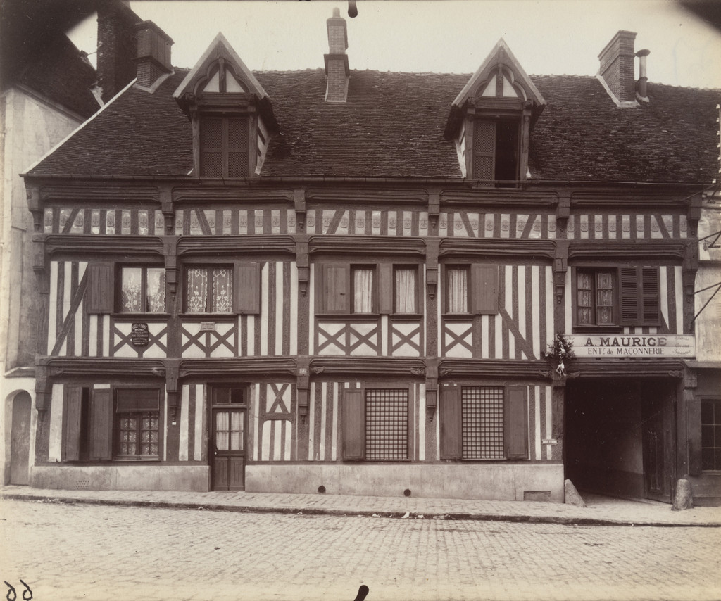 Houdan. 66 rue de Paris