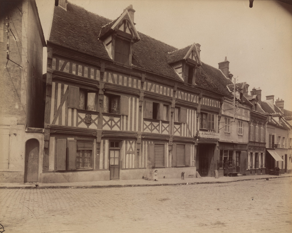 Houdan. Maison 66 rue de Paris