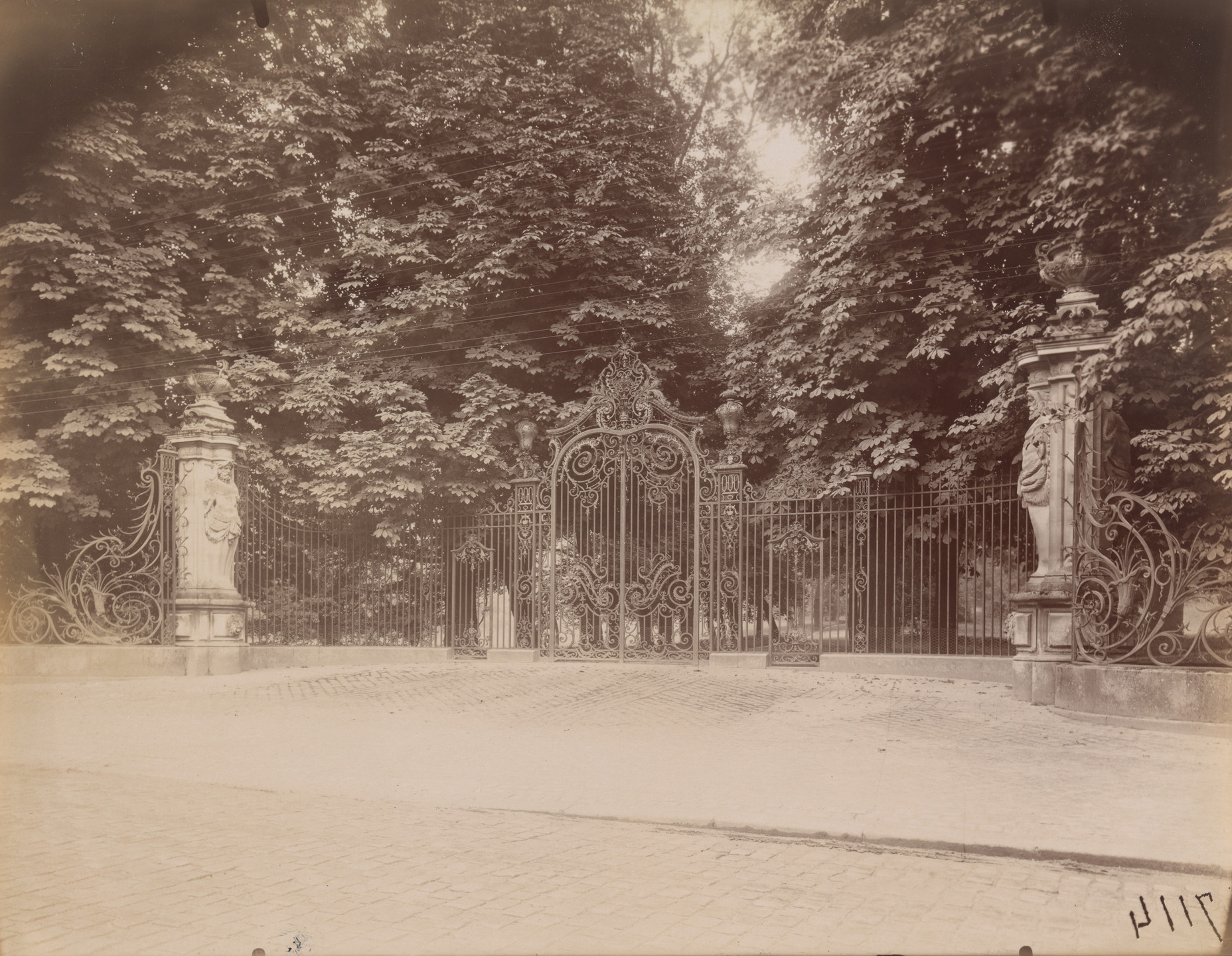 Eugène Atget. Marly-la-Machine. 1925