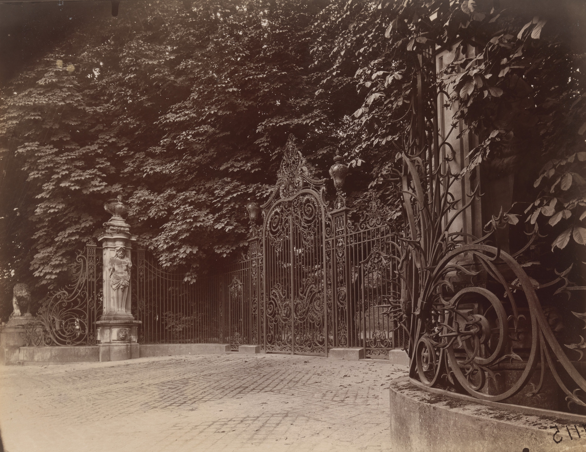 Eugène Atget. Marly-la-Machine. 1925