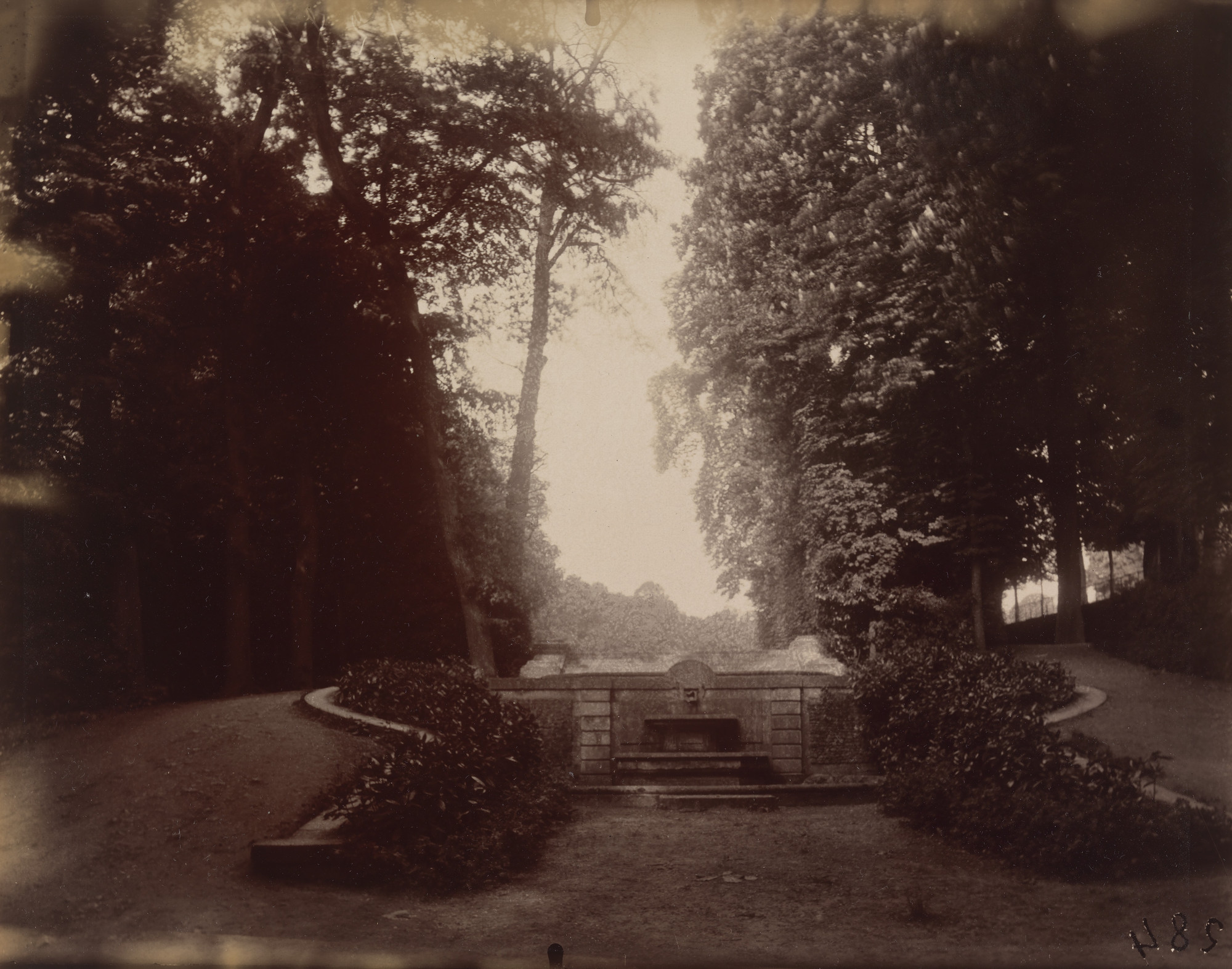Eugène Atget. Saint-Cloud