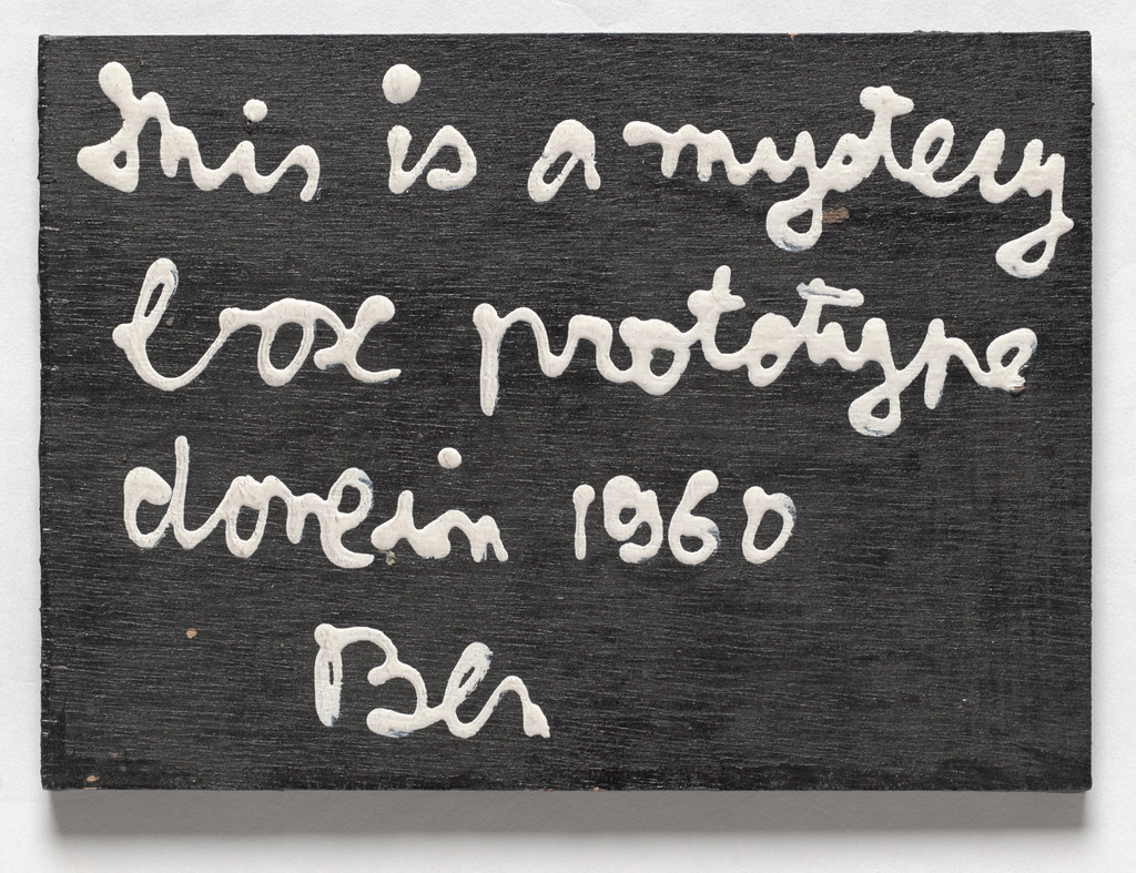 Plaque for Boîte mystère