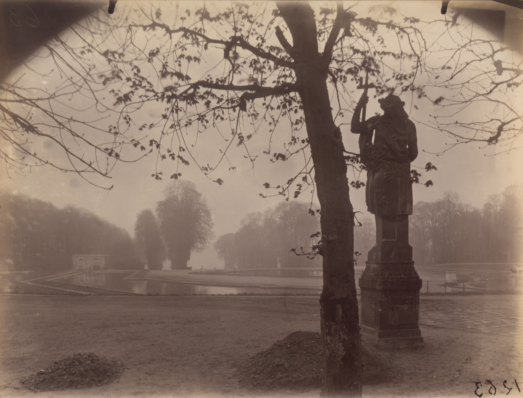 Eugène Atget. Saint-Cloud