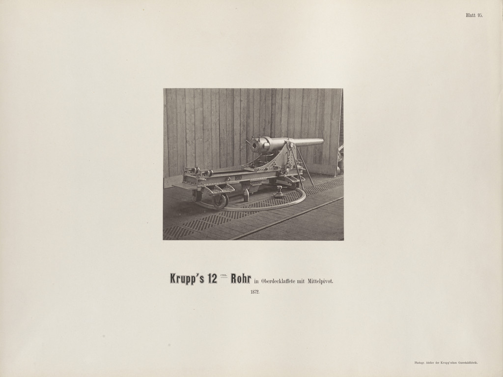 Krupp's 12 cm. Rohr in Oberdecklaffete mit Mittelpivot