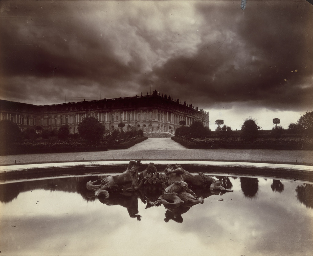 Versailles [le château, fin octobre, soir, effet d'orage, vue prise du Parterre du Nord]