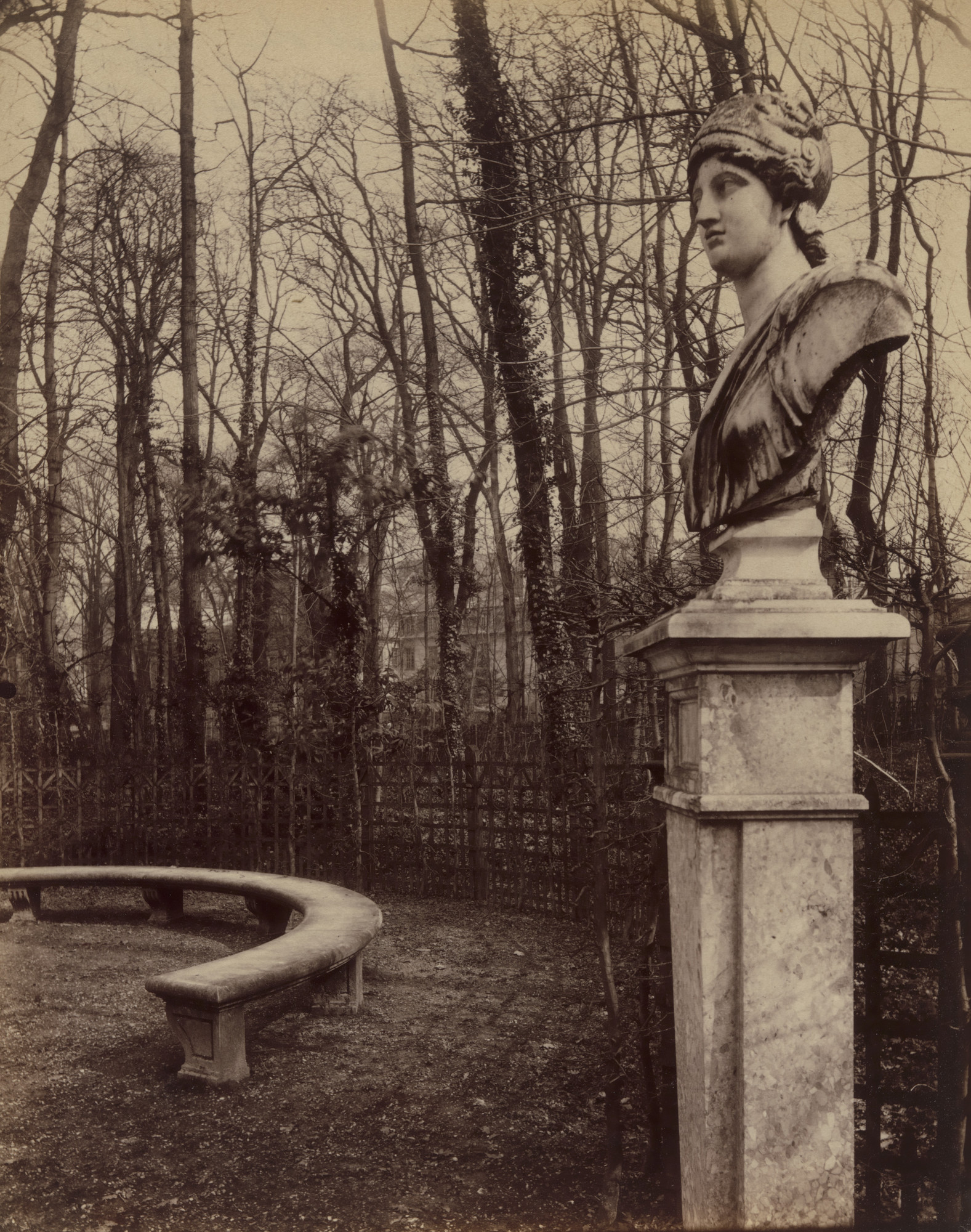 Eugène Atget. Versailles -- Bosquet de l'arc de Triomphe