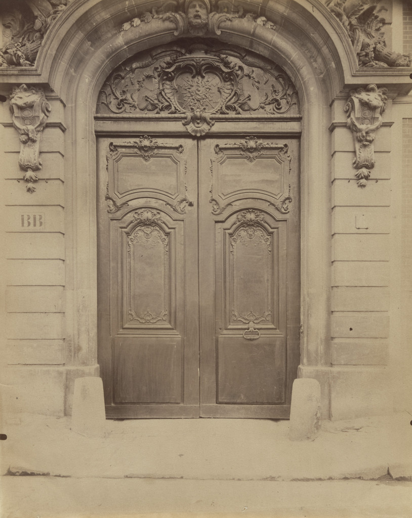 Versailles. Porte 6 avenue de Paris