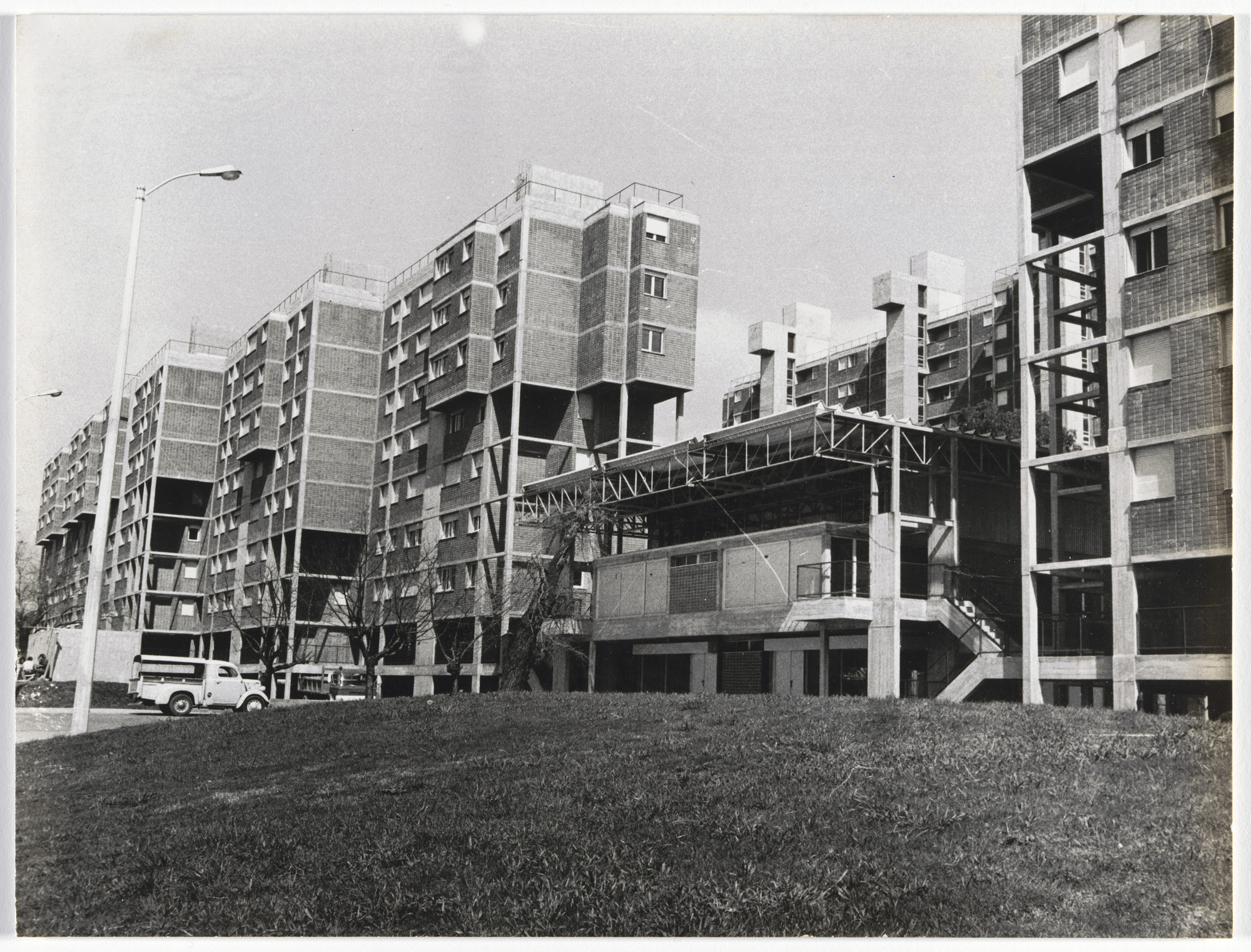 Ramiro Bascans, Thomas Sprechmann, Héctor Vigliecca, Arturo Villaamil. Bulevar Artigas Housing Complex
Montevideo, Uruguay