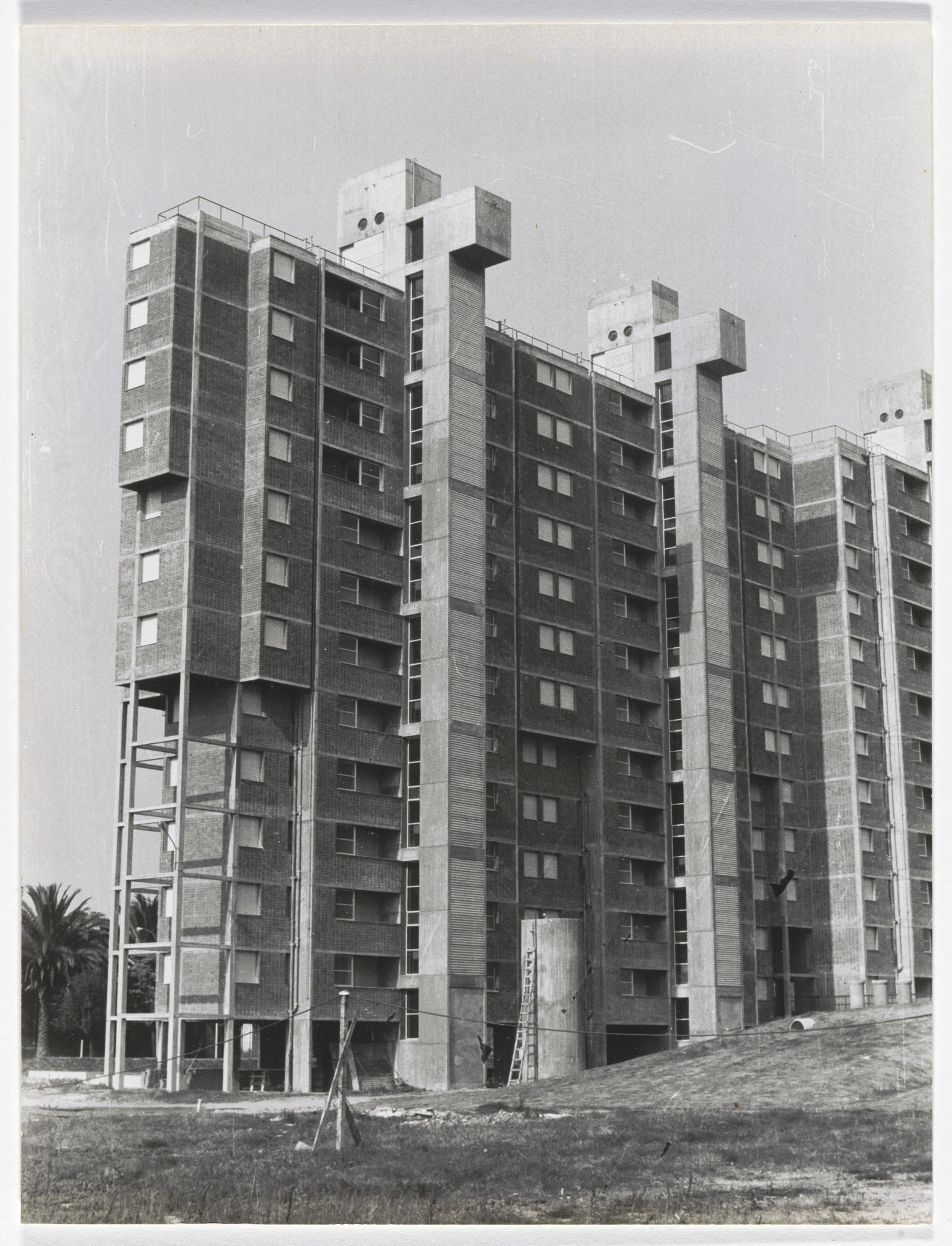 Ramiro Bascans, Thomas Sprechmann, Héctor Vigliecca, Arturo Villaamil. Bulevar Artigas Housing Complex
Montevideo, Uruguay
