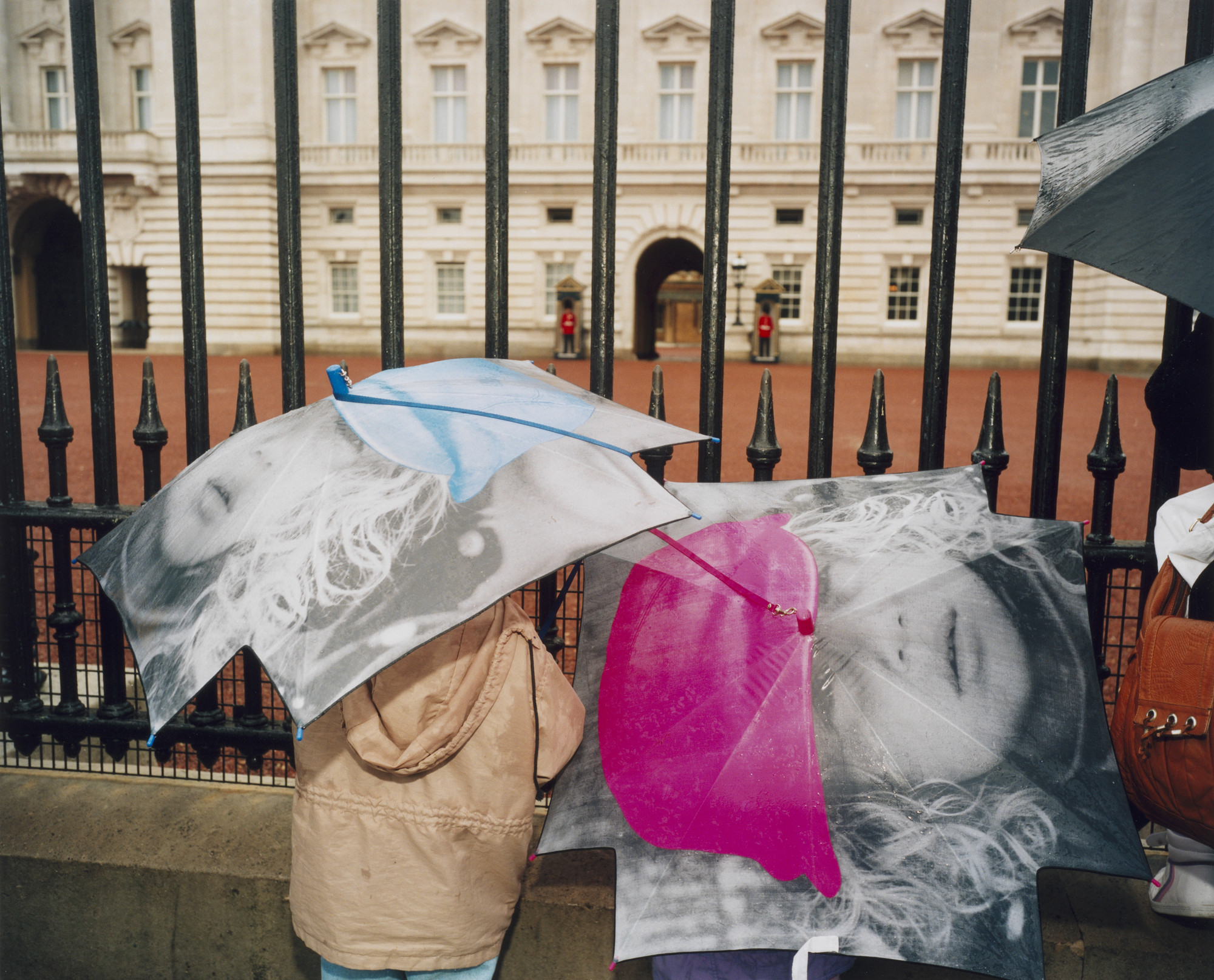 Martin Parr. Tourists outside Buckingham Palace in the Rain, London, England
