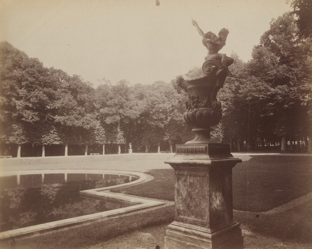 Grand Trianon -- Vase par le Lorrain