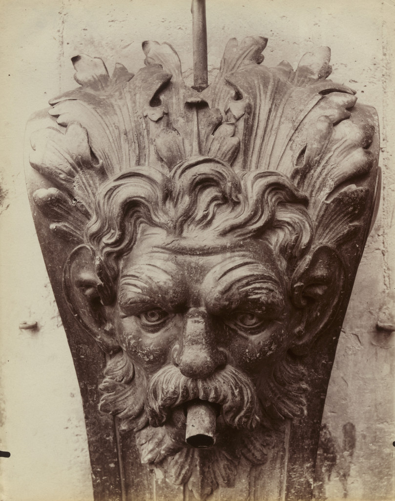 Versailles -- Petite fontaine. Dans la cour de marbre