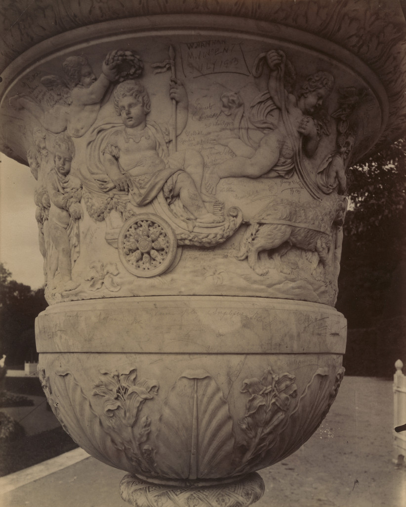 Versailles -- Vase par Cornu