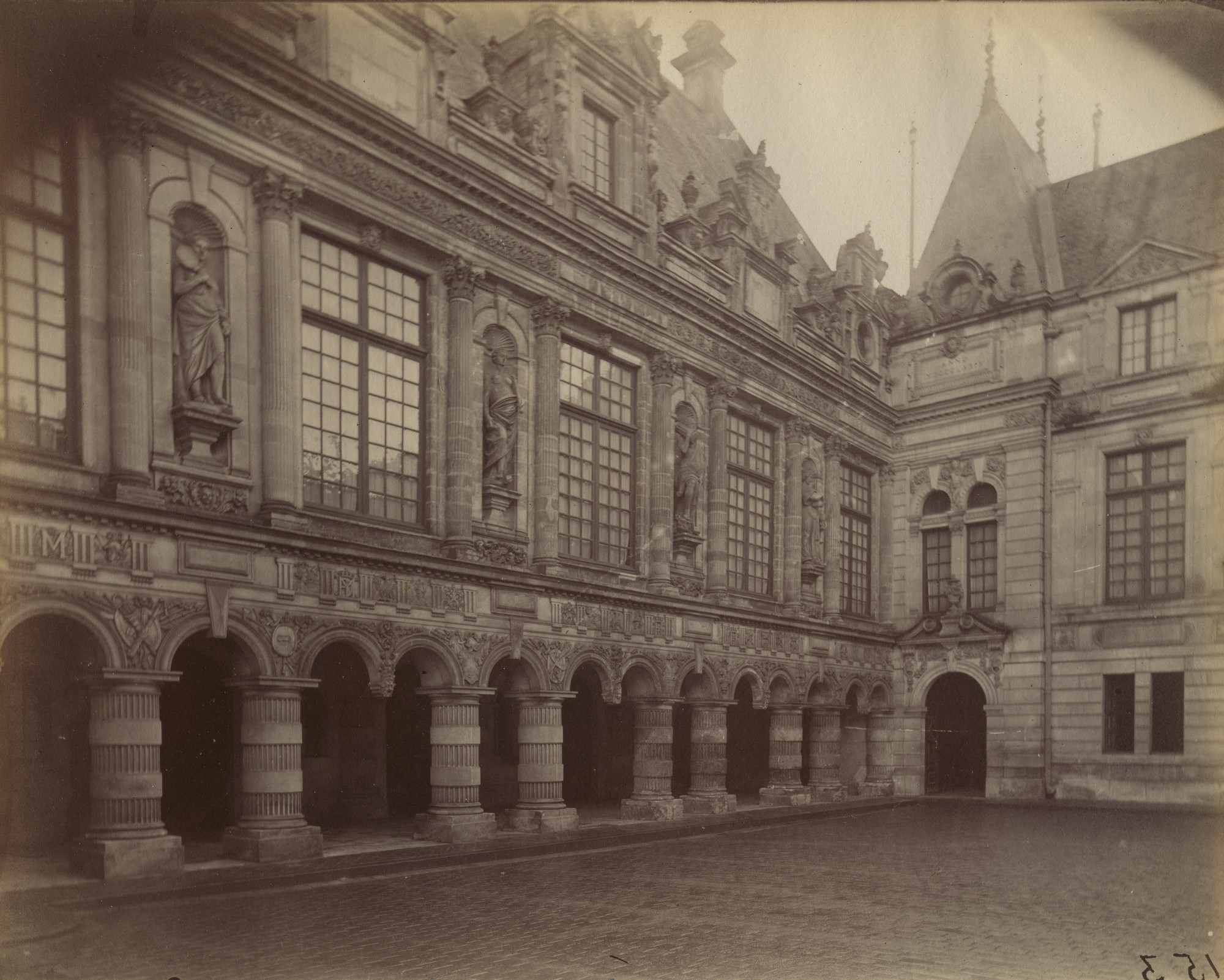 Eugène Atget. La Rochelle, Hôtel de Ville