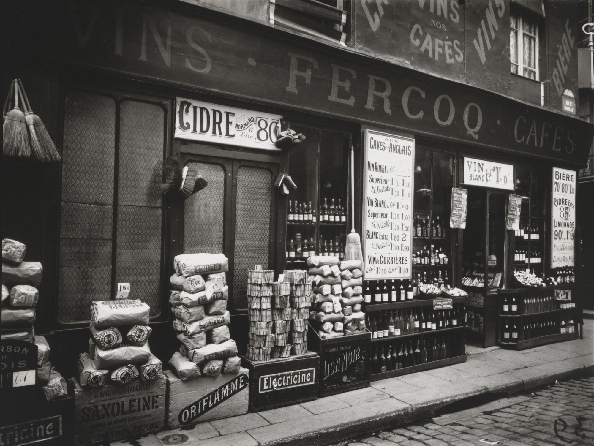Eugène Atget. Marché des Carmes, Place Maubert, Paris
