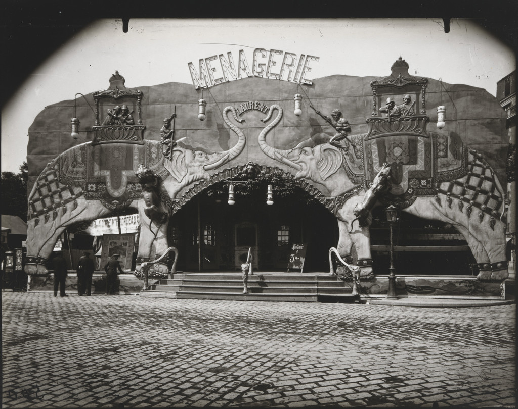 Entrance to "Menagerie", Eugène Atget, 1871-1927