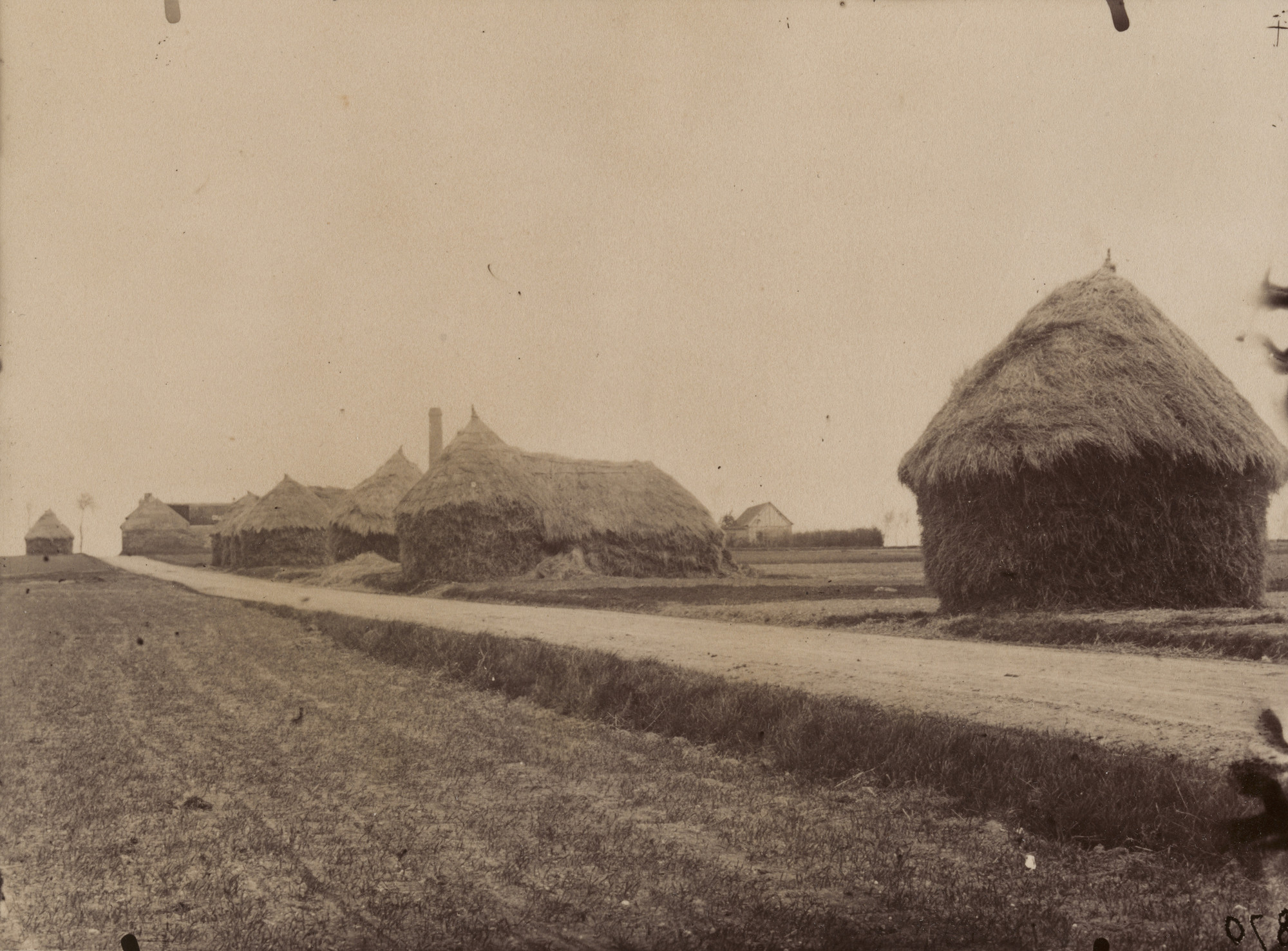 Eugène Atget. Environs Amiens