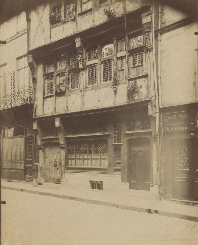 Maison. Rue Saint Romain 74