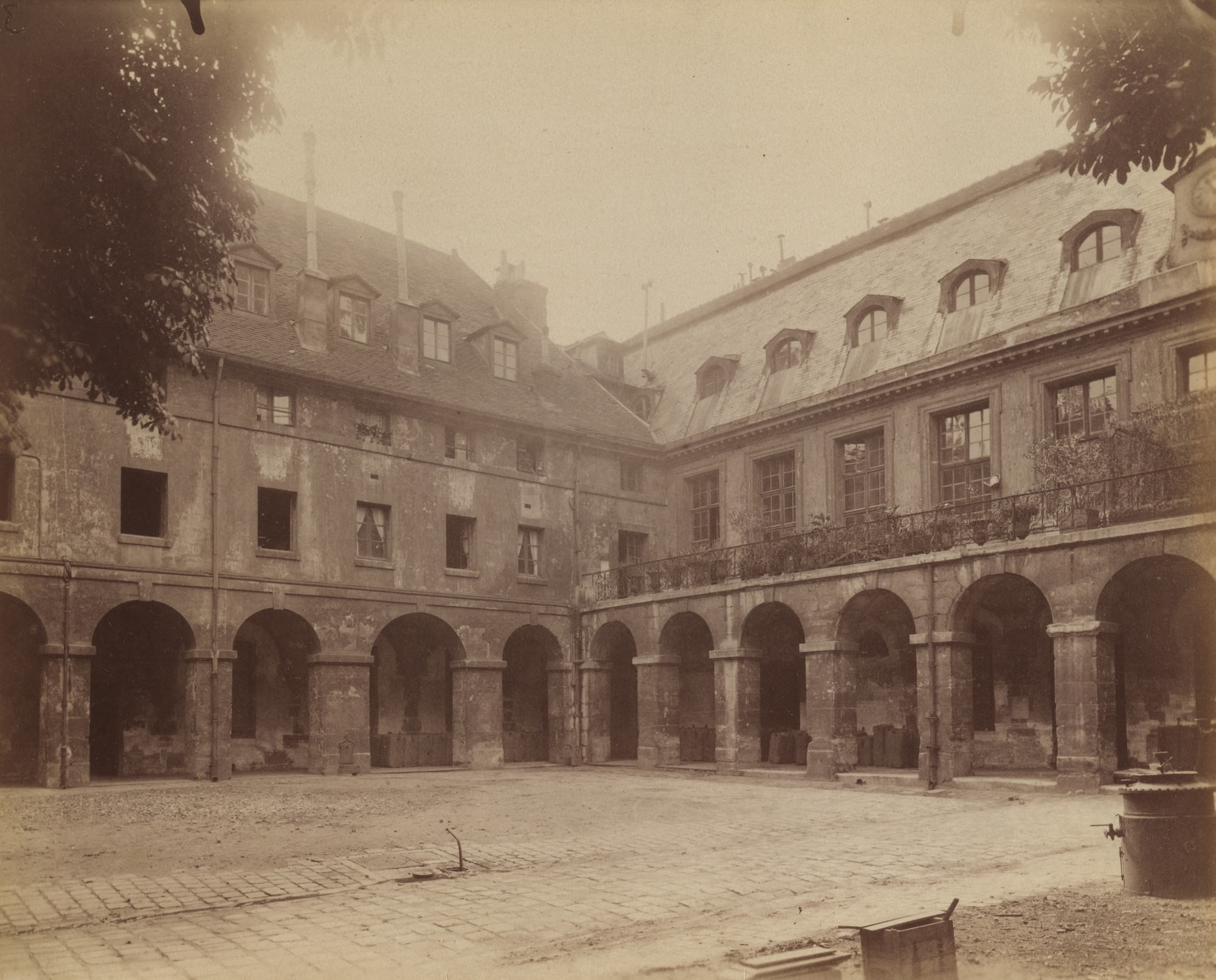 Eugène Atget. Ancien couvent de l'Assomption, Rue Cambon (démoli)