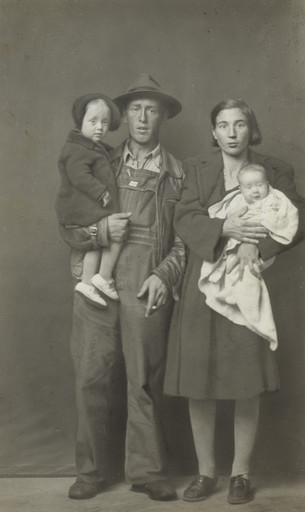 Mike Disfarmer. Jim May Annale, Fay Aldredge. c. 1940