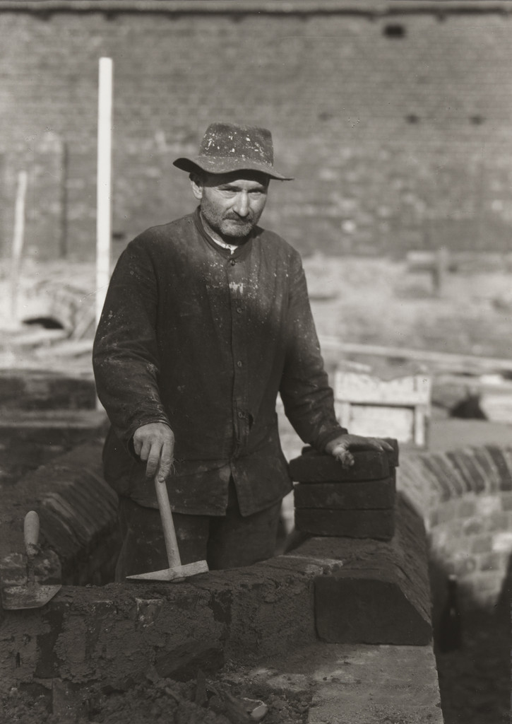 Apprentice Mason, August Sander, 1929