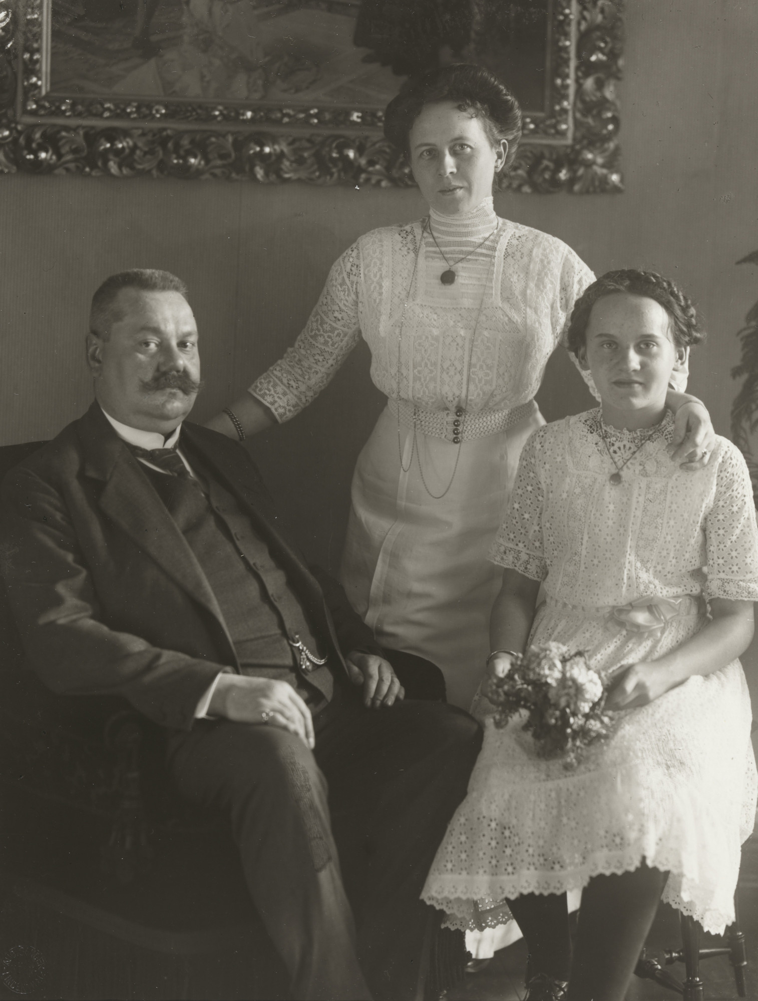 August Sander. Wine Merchant’s Family