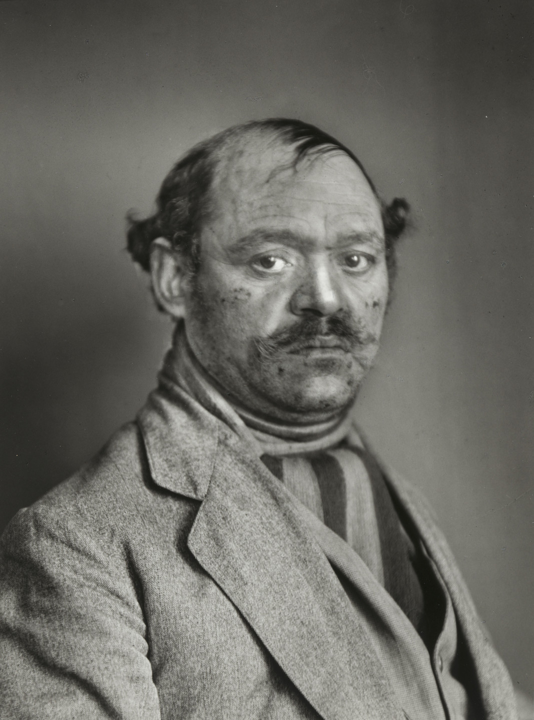 August Sander. Turkish Mousetrap Salesman. 1924-30