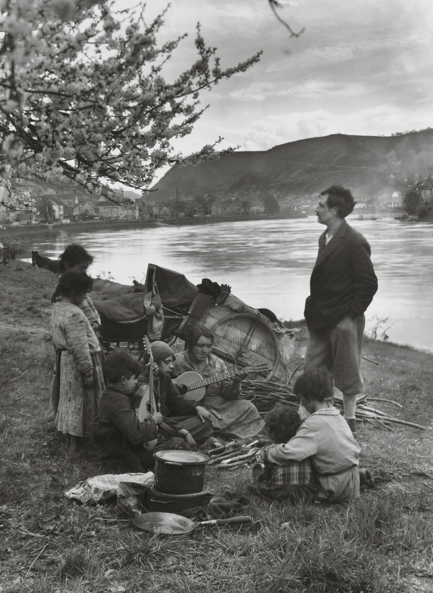 August Sander. Gypsies on the Moselle