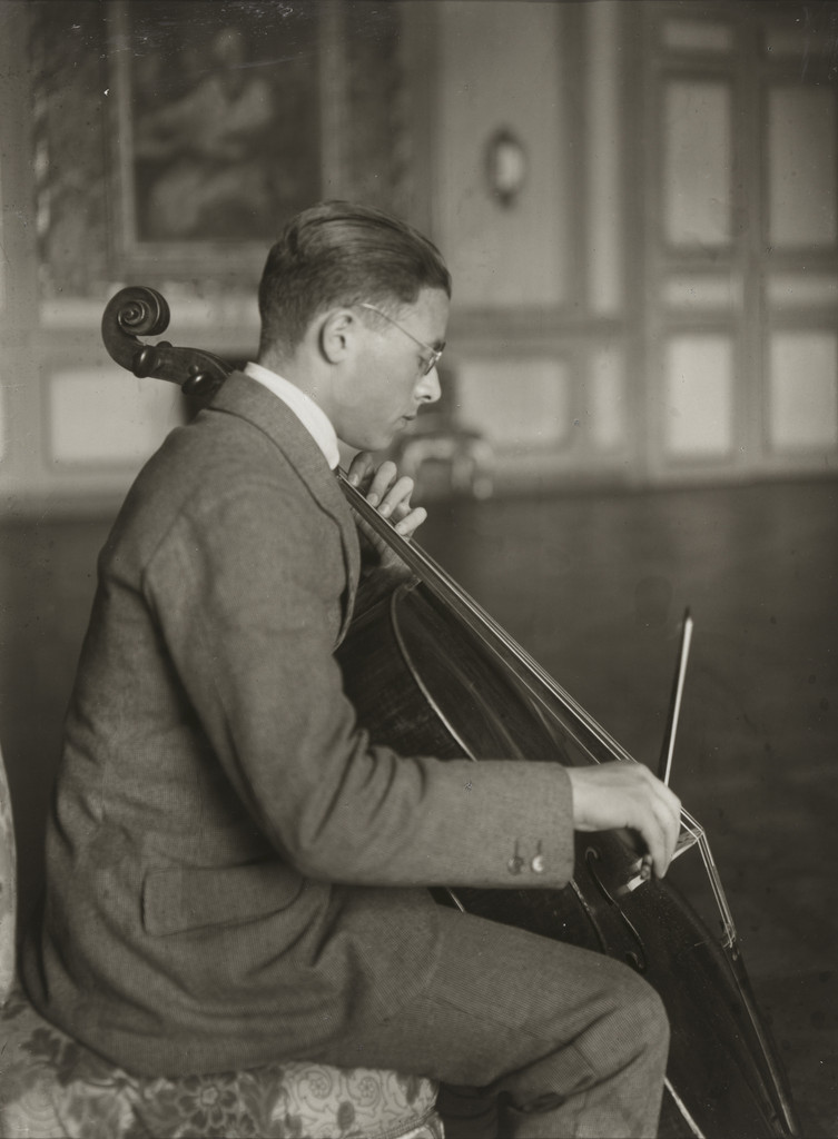Cellist [Emanuel Feuermann]