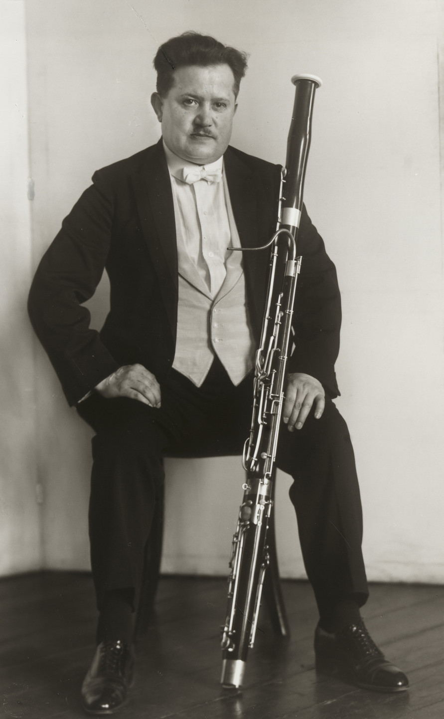 August Sander. Bassoonist [Bernhard Hühnerfürst]. 1927