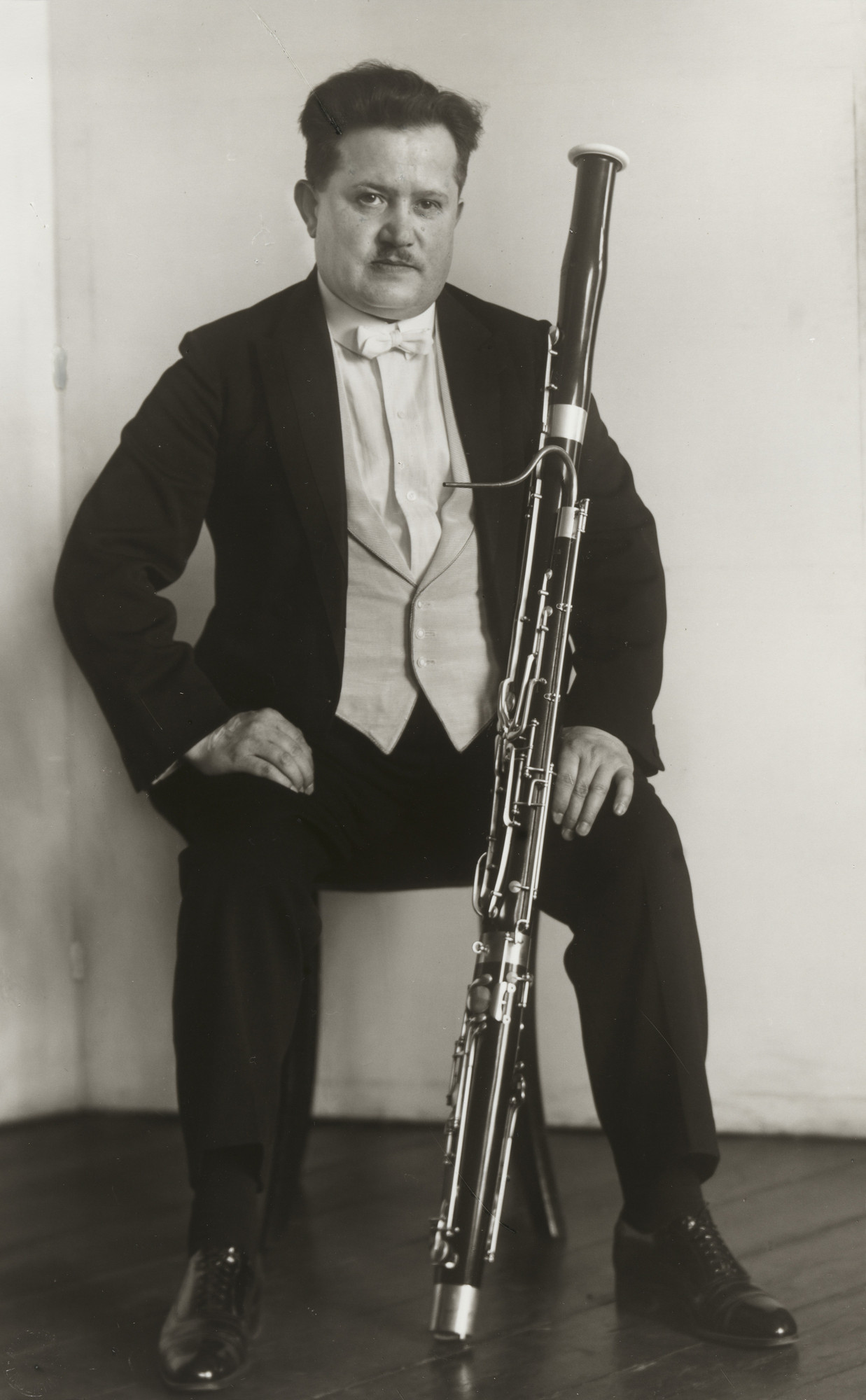 August Sander. Bassoonist [Bernhard Hühnerfürst]