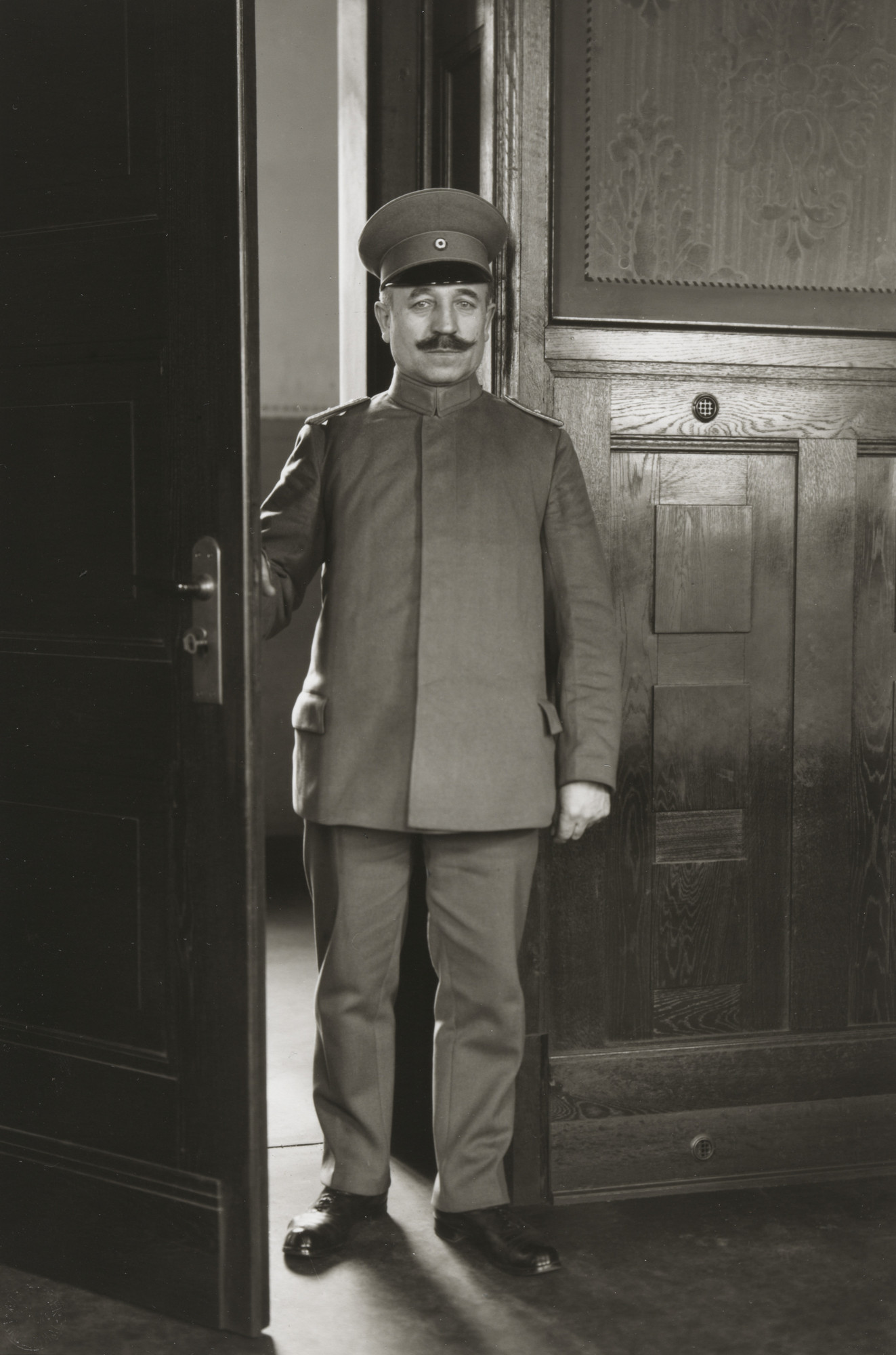 August Sander. Court Usher