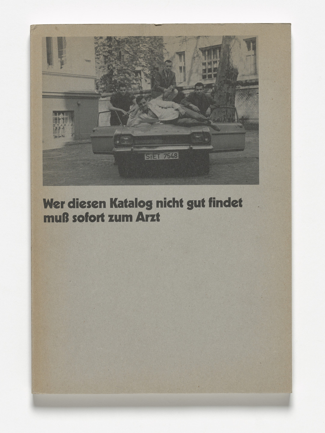 Martin Kippenberger, Werner Büttner, Albert Oehlen, Markus Oehlen. Wer diesen Katalog nicht gut findet muß sofort zum Arzt,. 1983