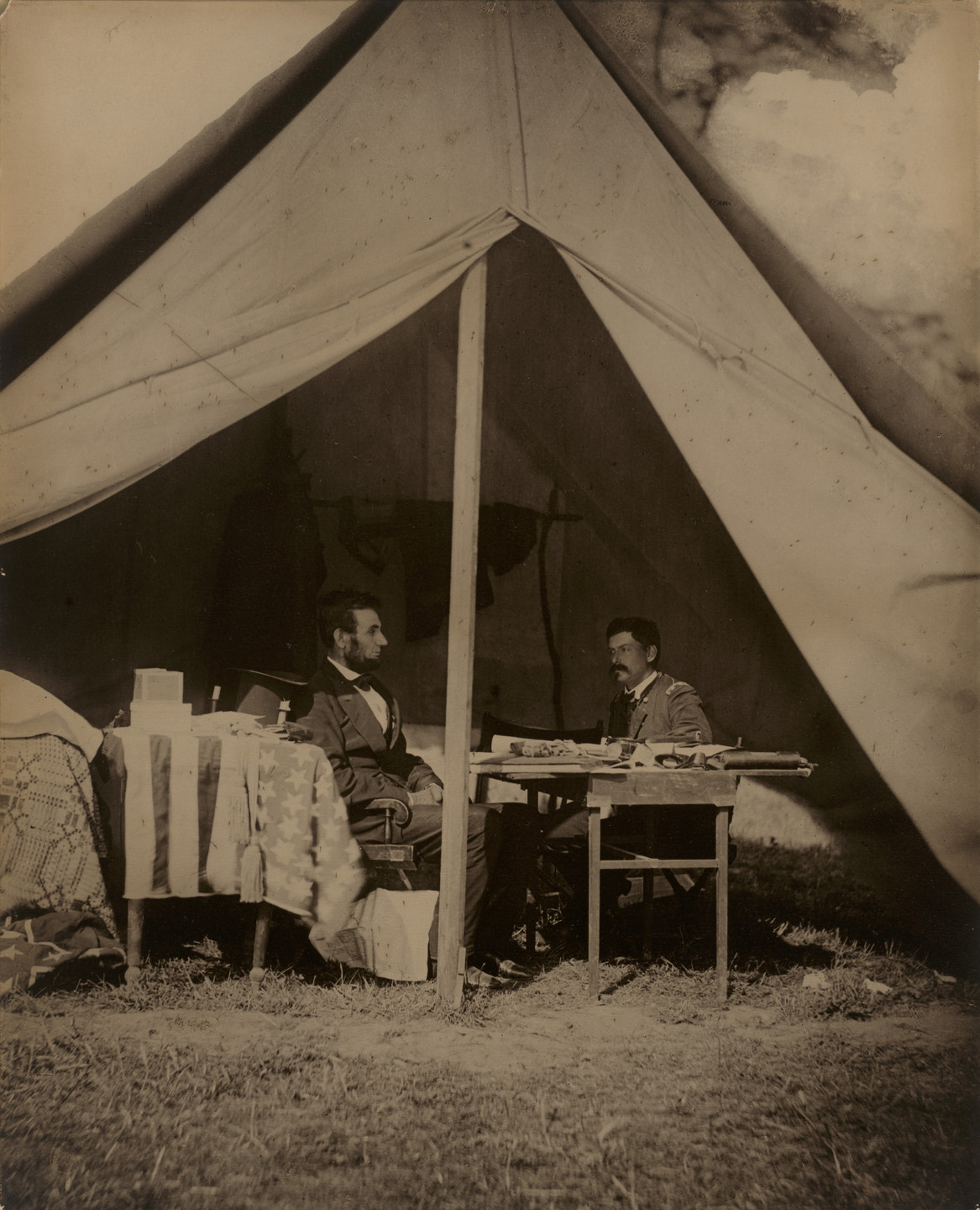 Alexander Gardner. The President (Abraham Lincoln) and General McClellan on the Battlefield of Antietam. 1862