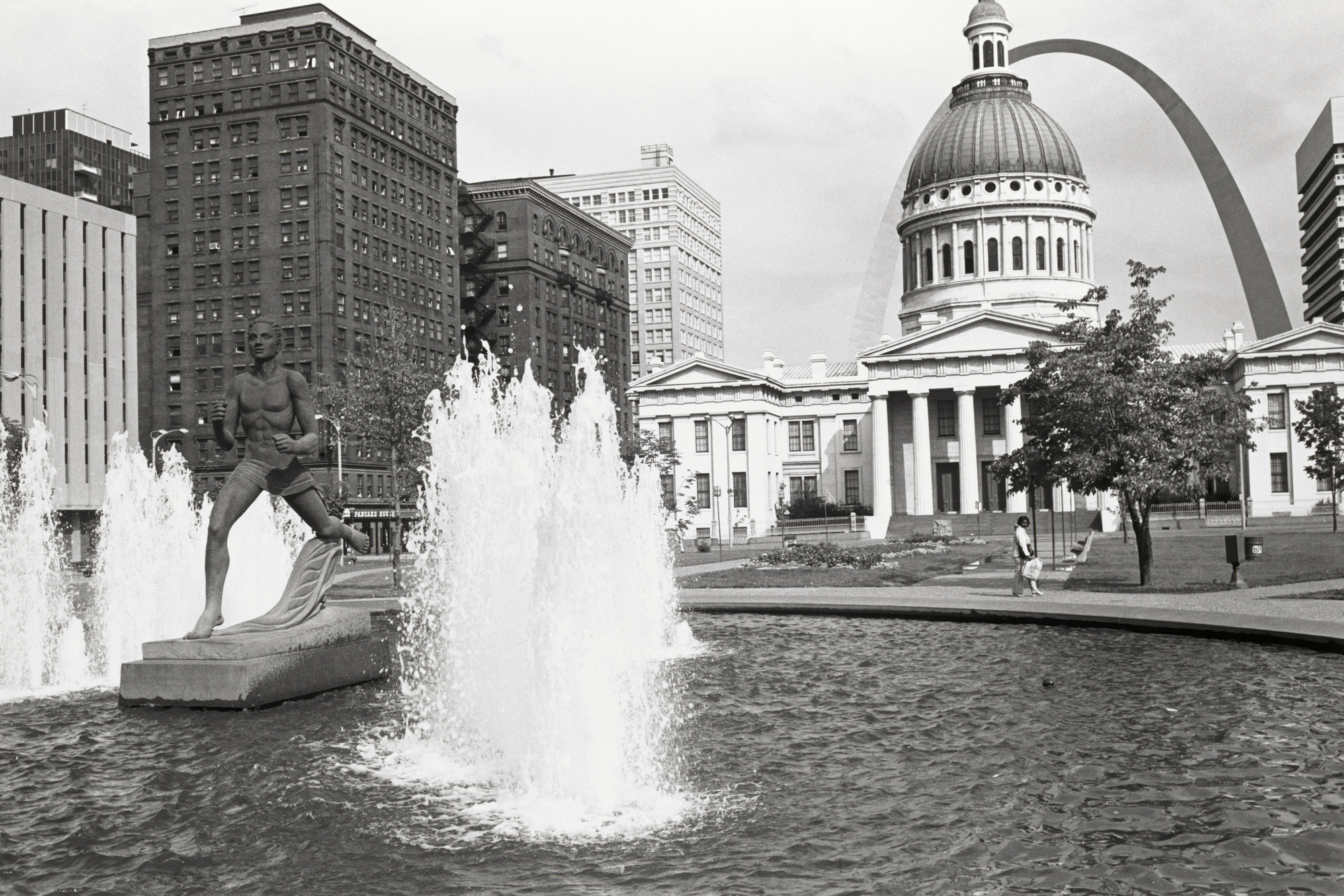 Lee Friedlander. Kiener Memorial Fountain and Runner Statue. Gateway Mall, Saint Louis, Missouri. 1972