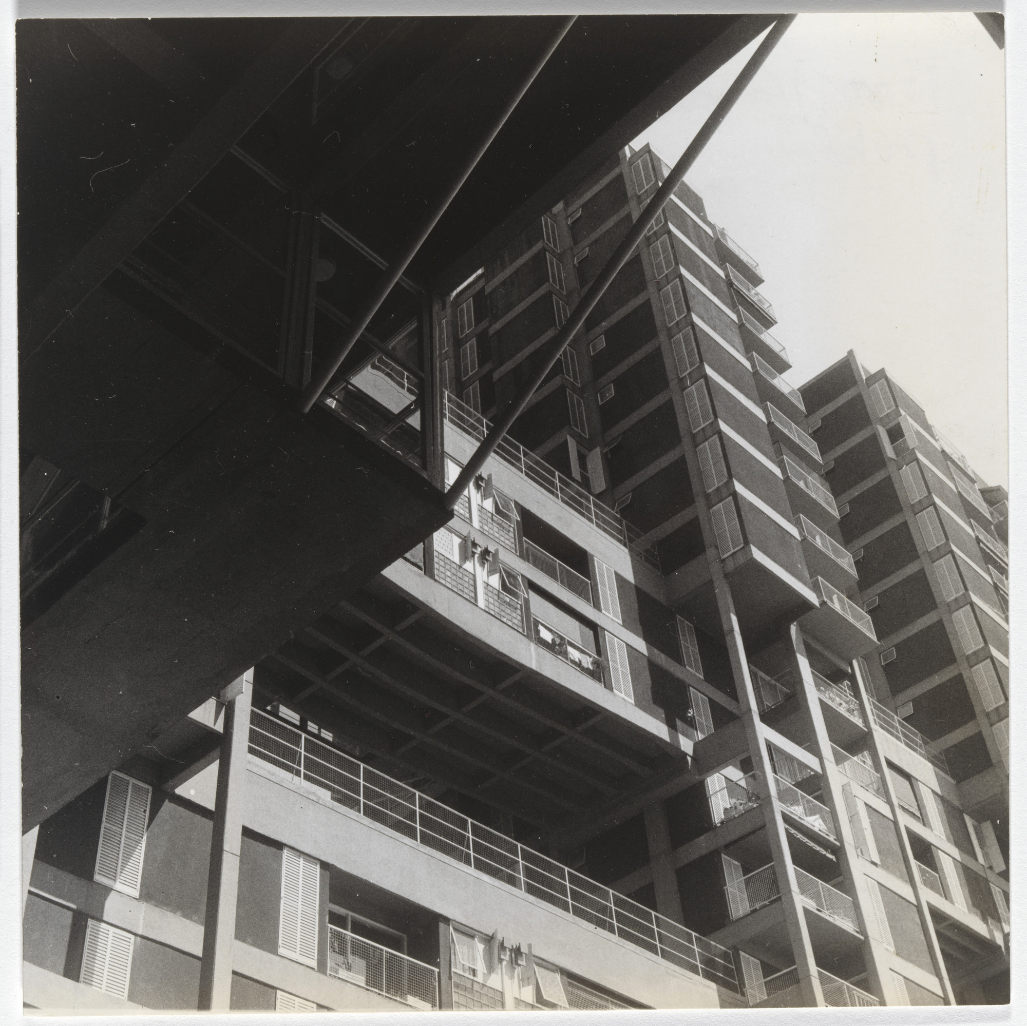 Flora Manteola, Ignacio Petchersky, Javier Sánchez Gómez, Josefa Santos, Justo Solsona, Rafael Viñoly. Conjunto Habitacional Rioja, Buenos Aires, Argentina