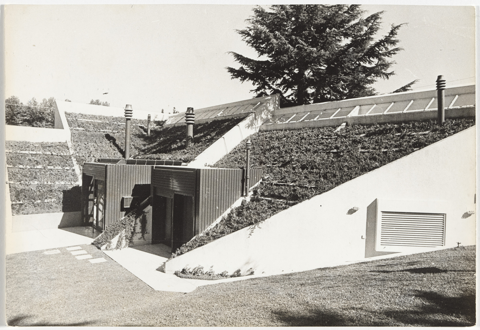 Flora Manteola, Javier Sánchez Gómez, Josefa Santos, Justo Solsona, Rafael Viñoly, Carlos Sallaberry, Felipe Tarsitano. Casa Oks, La Lucila, Provincia de Buenos Aires, Argentina. 1979