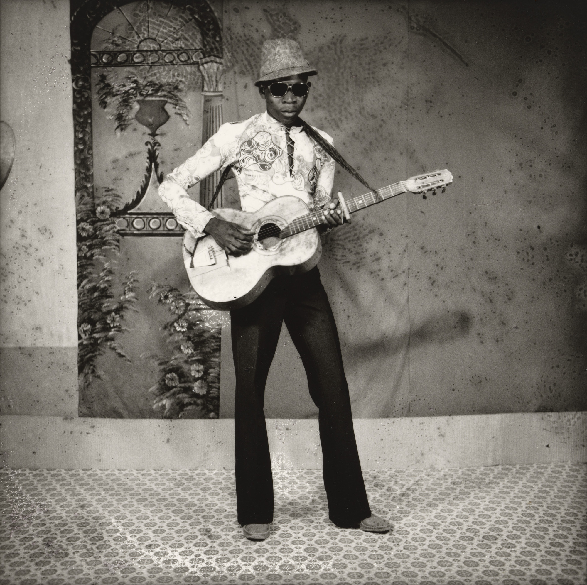 Sanlé Sory. L’Homme à la guitare (The Man with a Guitar)