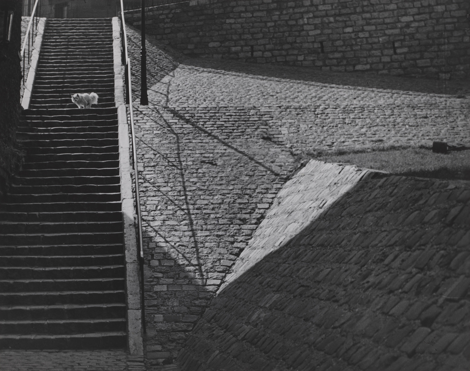 Brassaï (Gyula Halász). Escalier à Montmartre, Paris. 1932