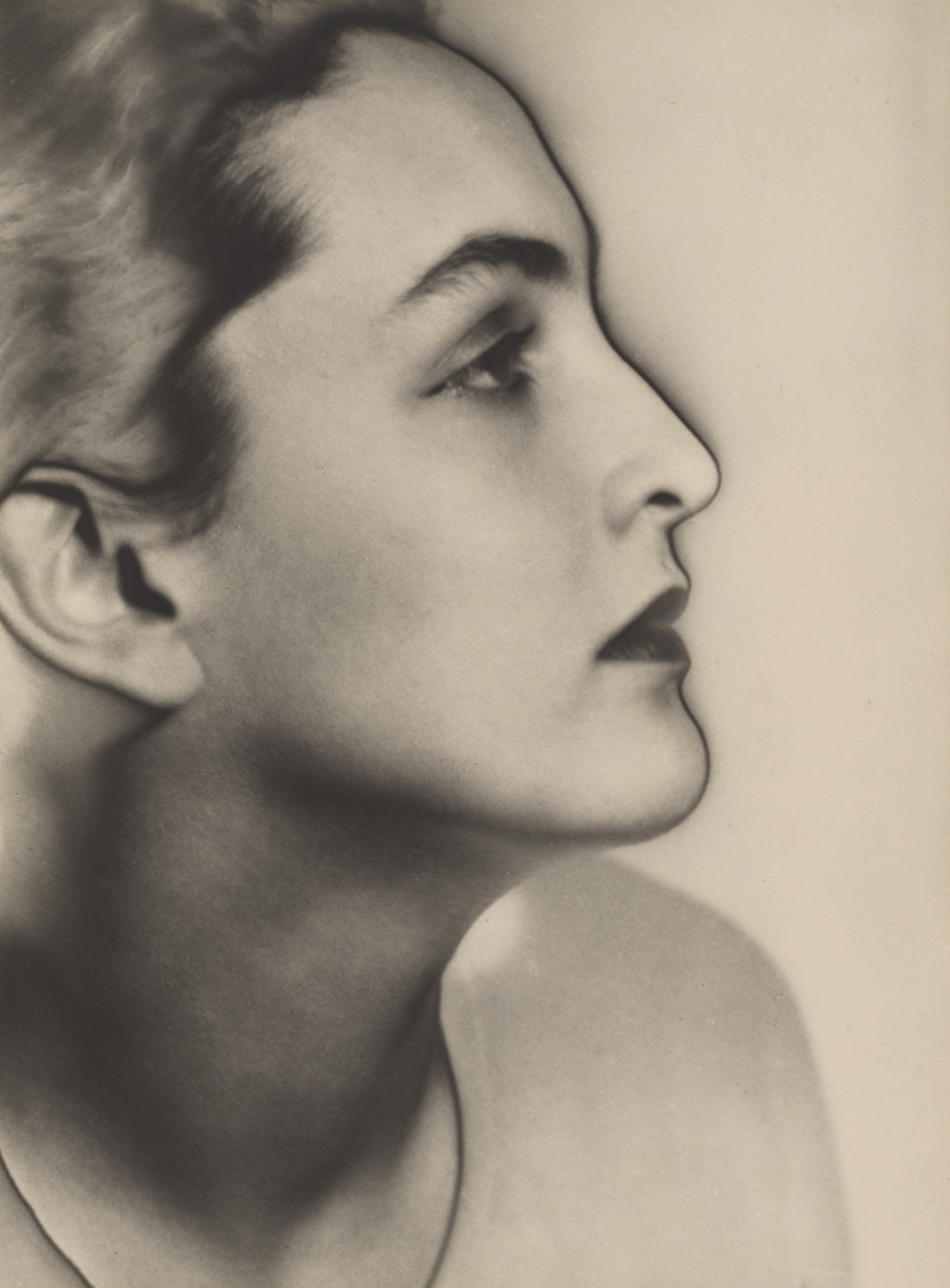 Man Ray (Emmanuel Radnitzky). Meret Oppenheim. 1932