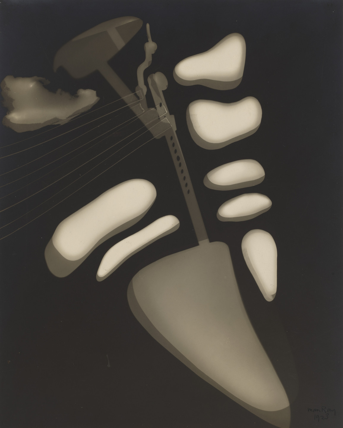 Man Ray (Emmanuel Radnitzky). Rayograph. 1923