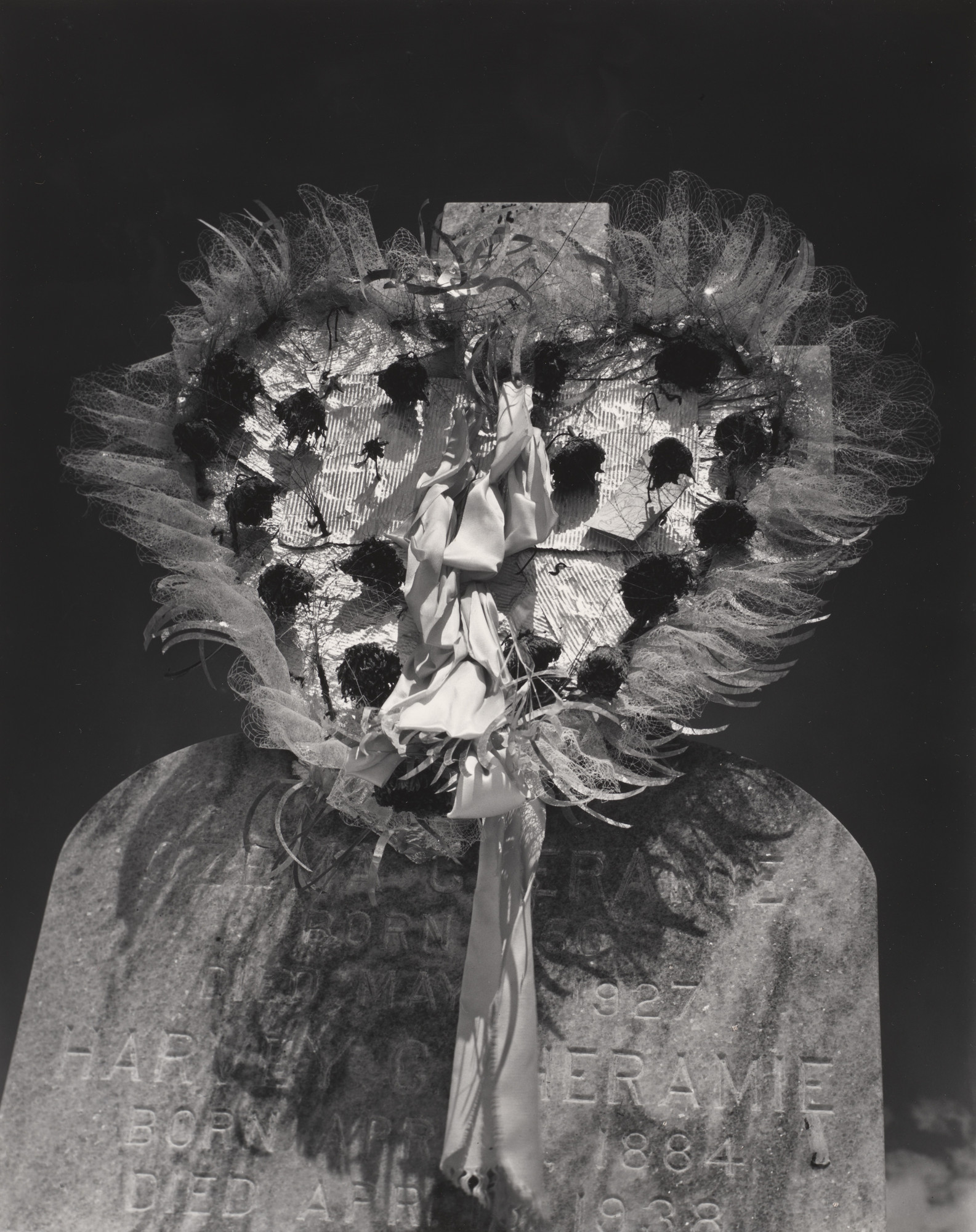 Clarence John Laughlin. The Insect-Headed Tombstone